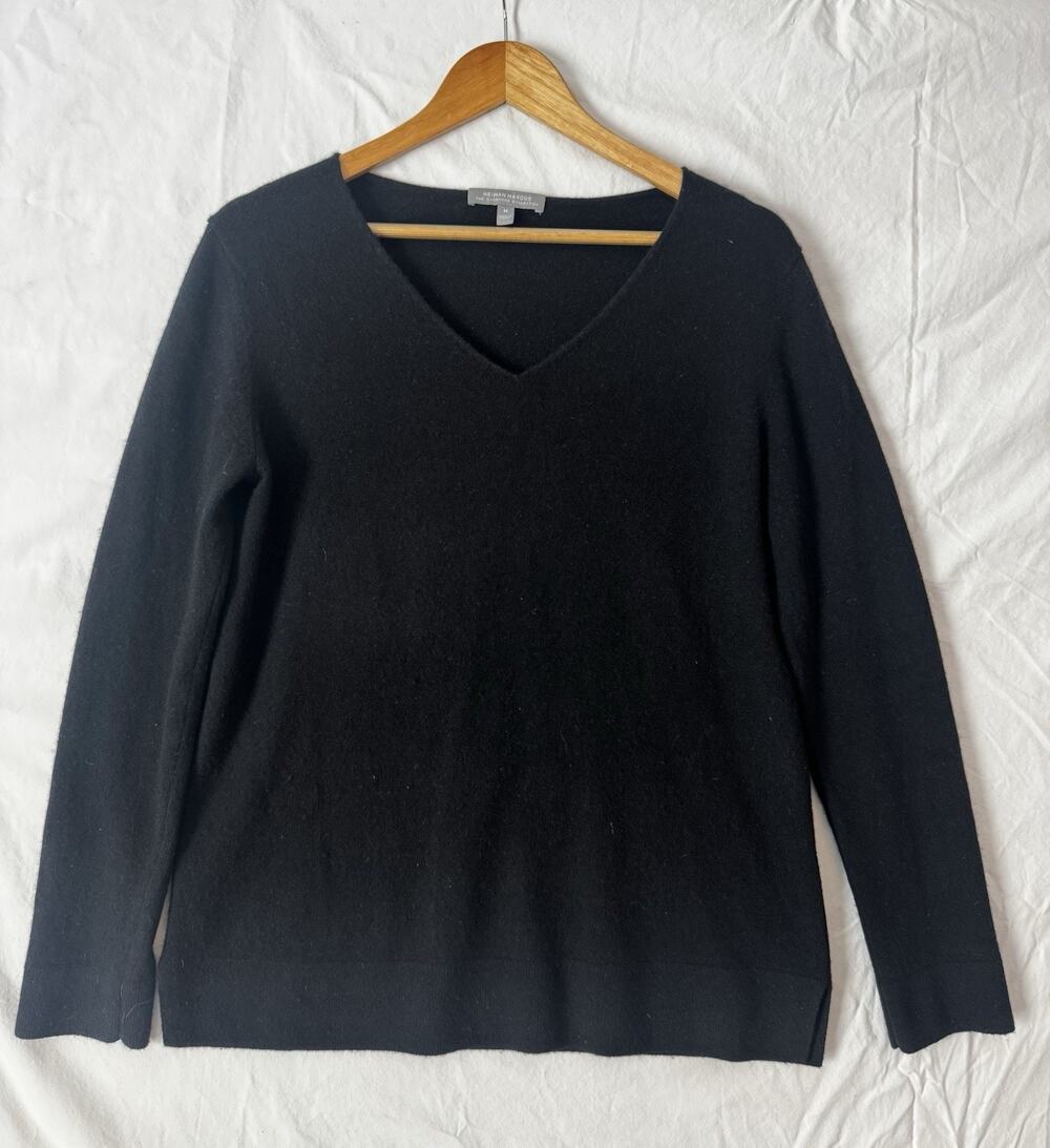 Neiman Marcus Women’s 100% Cashmere V Neck Pullover Black Sweater Size M